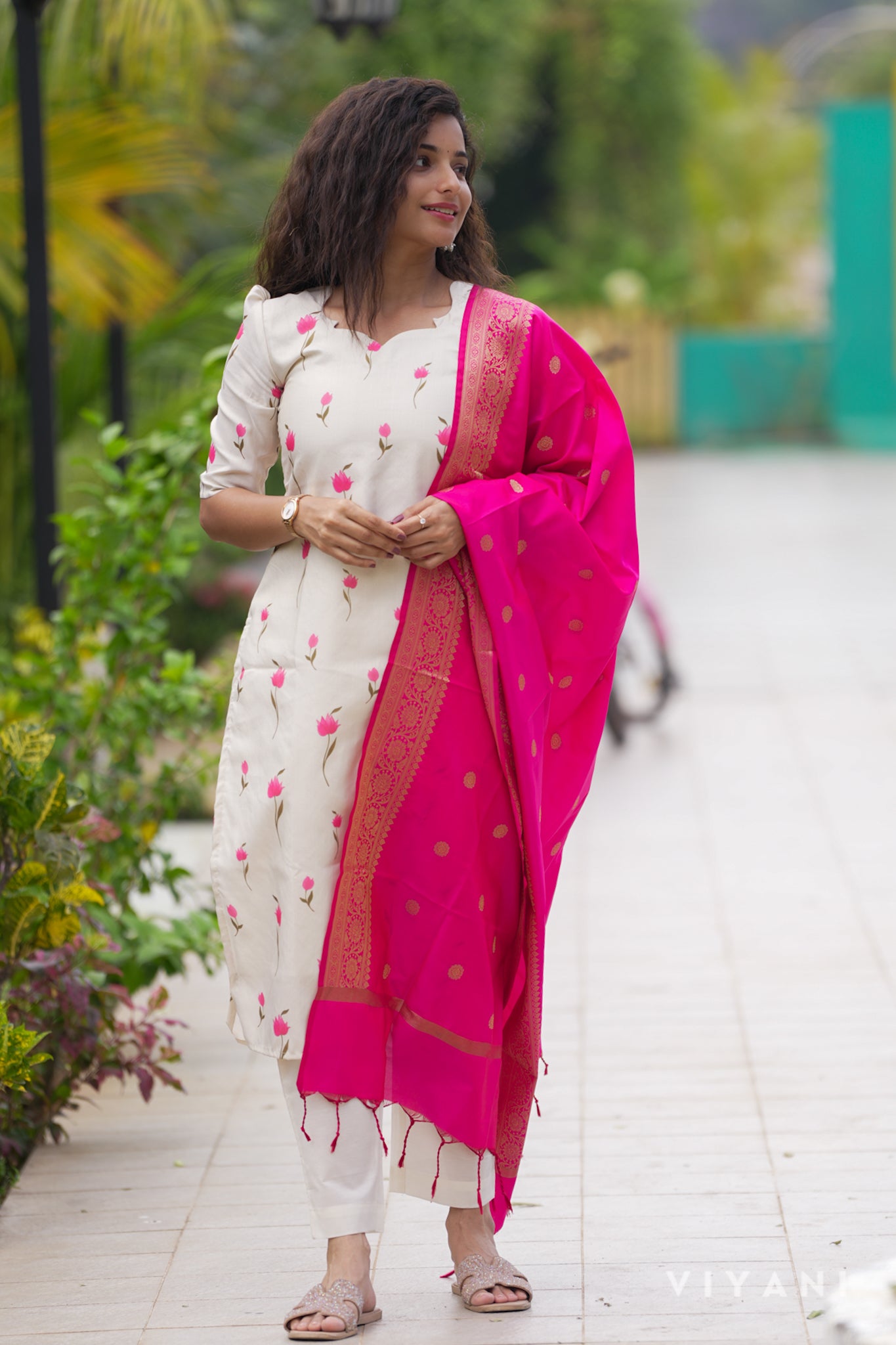 Niraa Linen Zari Salwar set - Digital Print