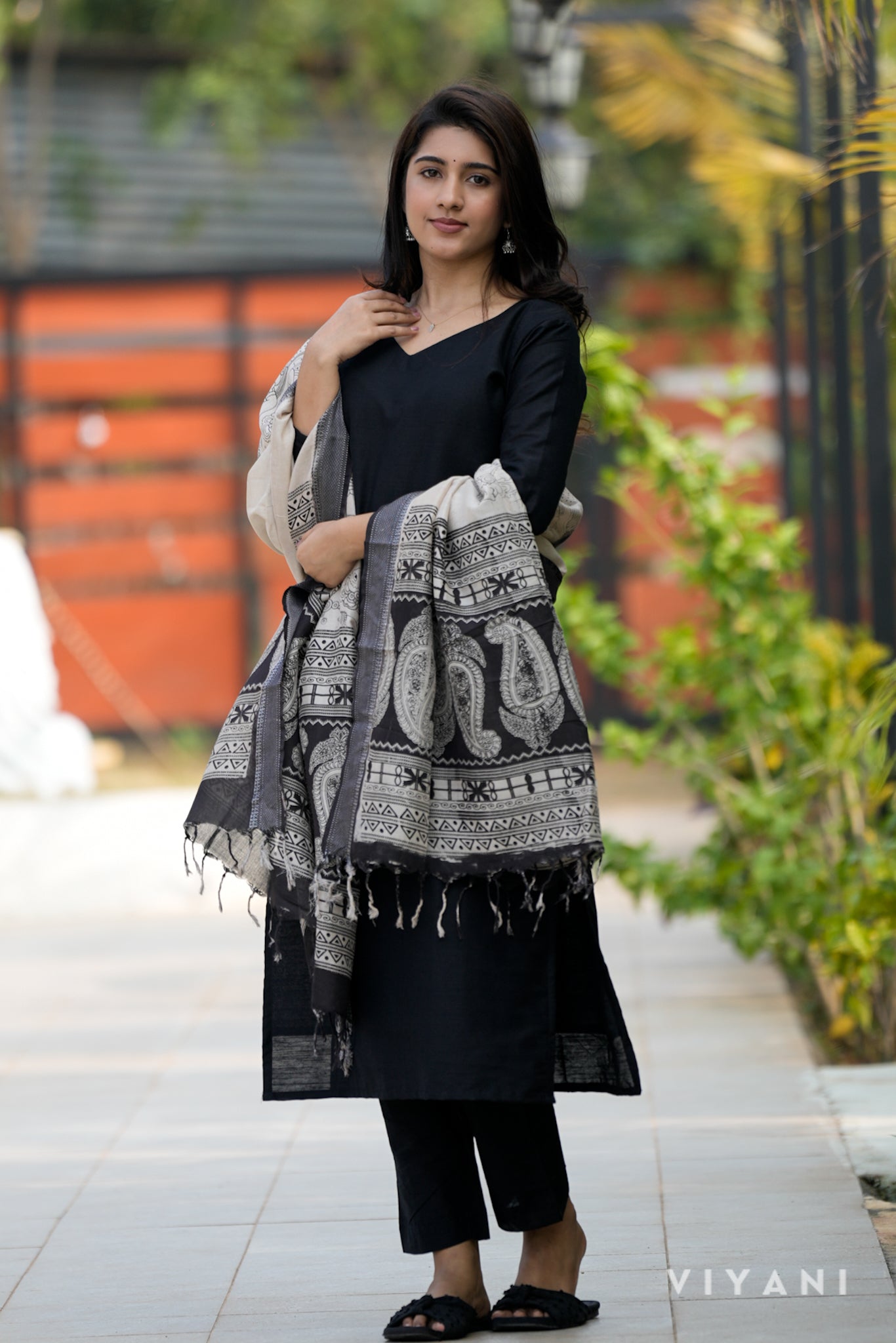 Kamali Co-ord with Chennuri Dupatta - Black